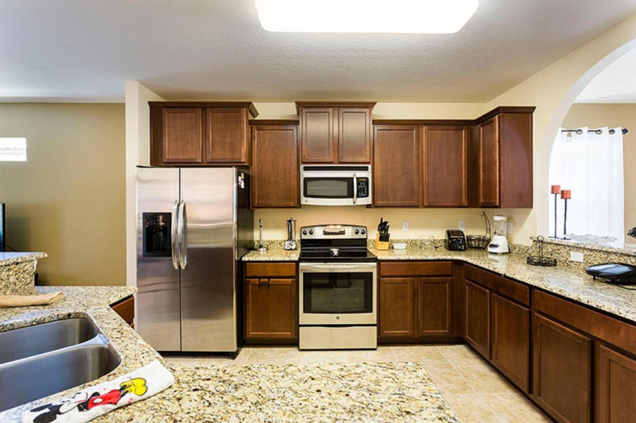 Holiday home 5br 5 Bath Pvt Pool Bbq 11min 2744ft Kissimmee